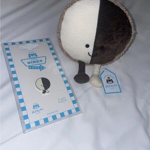 AUTHENTIC Jellycat Diner NYC Exclusive Nibblechip Black and White Cookie w/ Pin